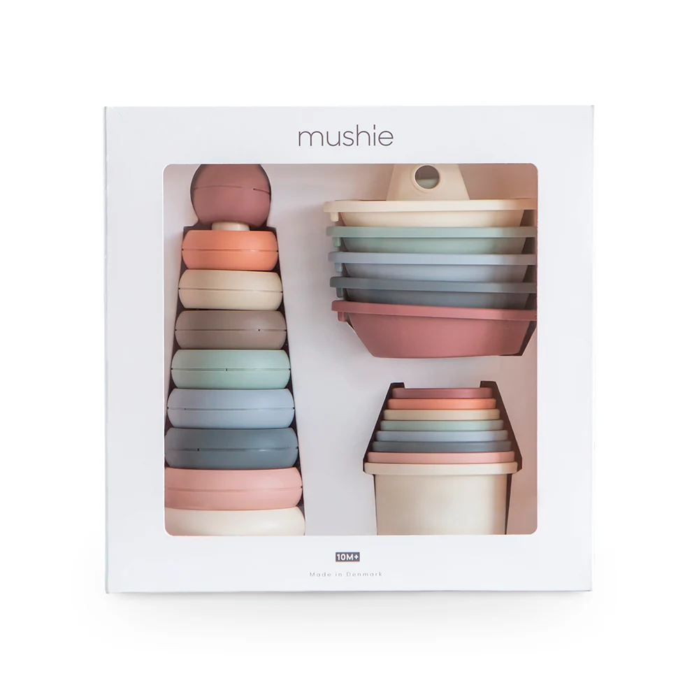 Mushie Baby Geschenkset Stapelboote, Badebote und Becherset 10m+ – Bild 2